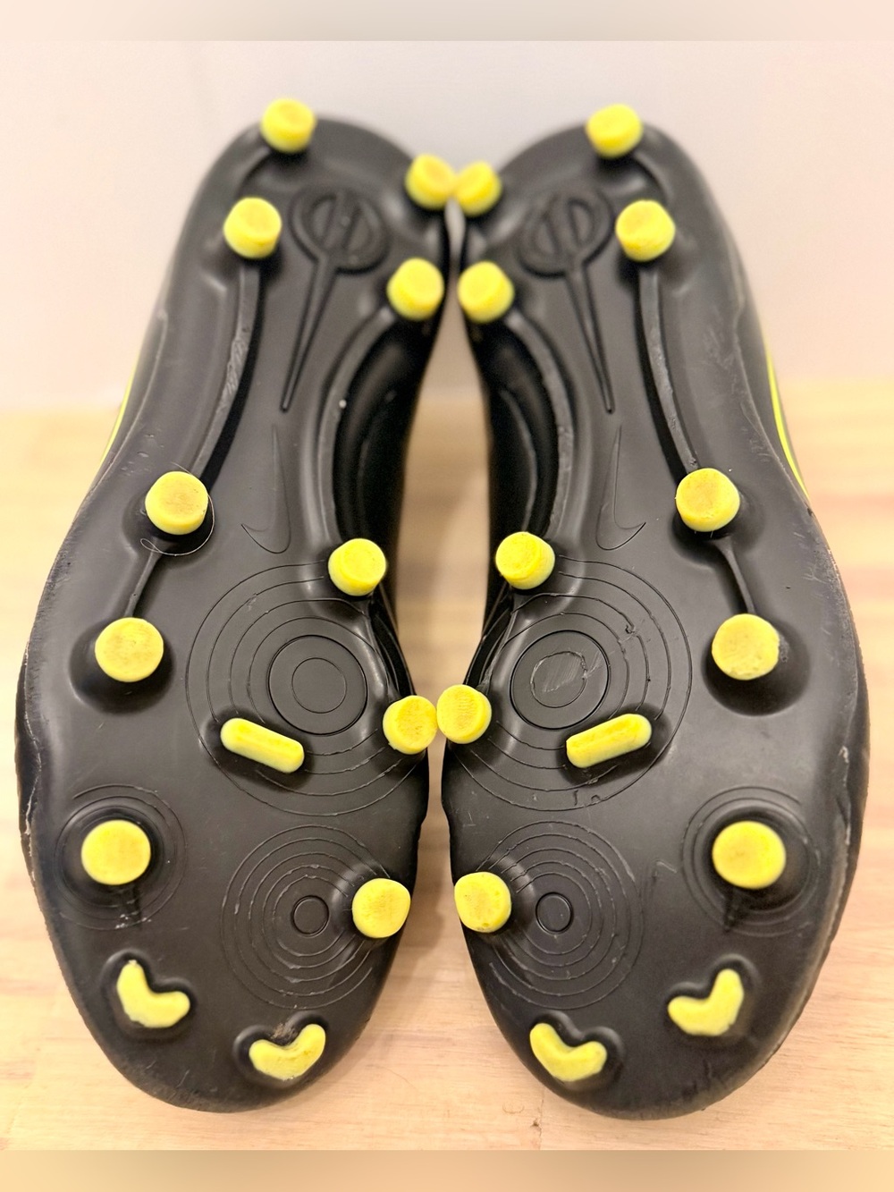 Nike Kids’ Tiempo Legend 10 Club FG Soccer Cleats - Picture 3 of 6